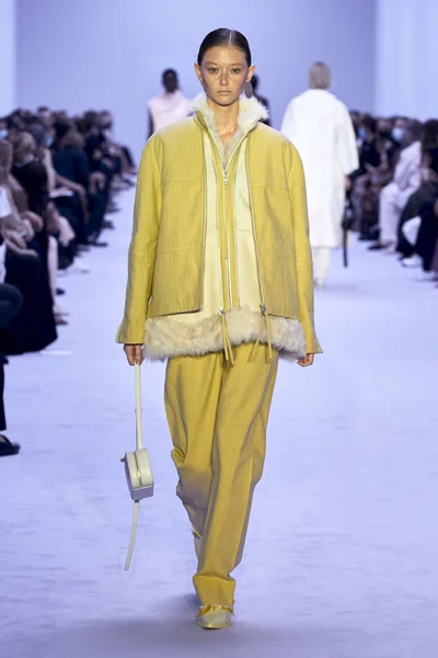 Look 27